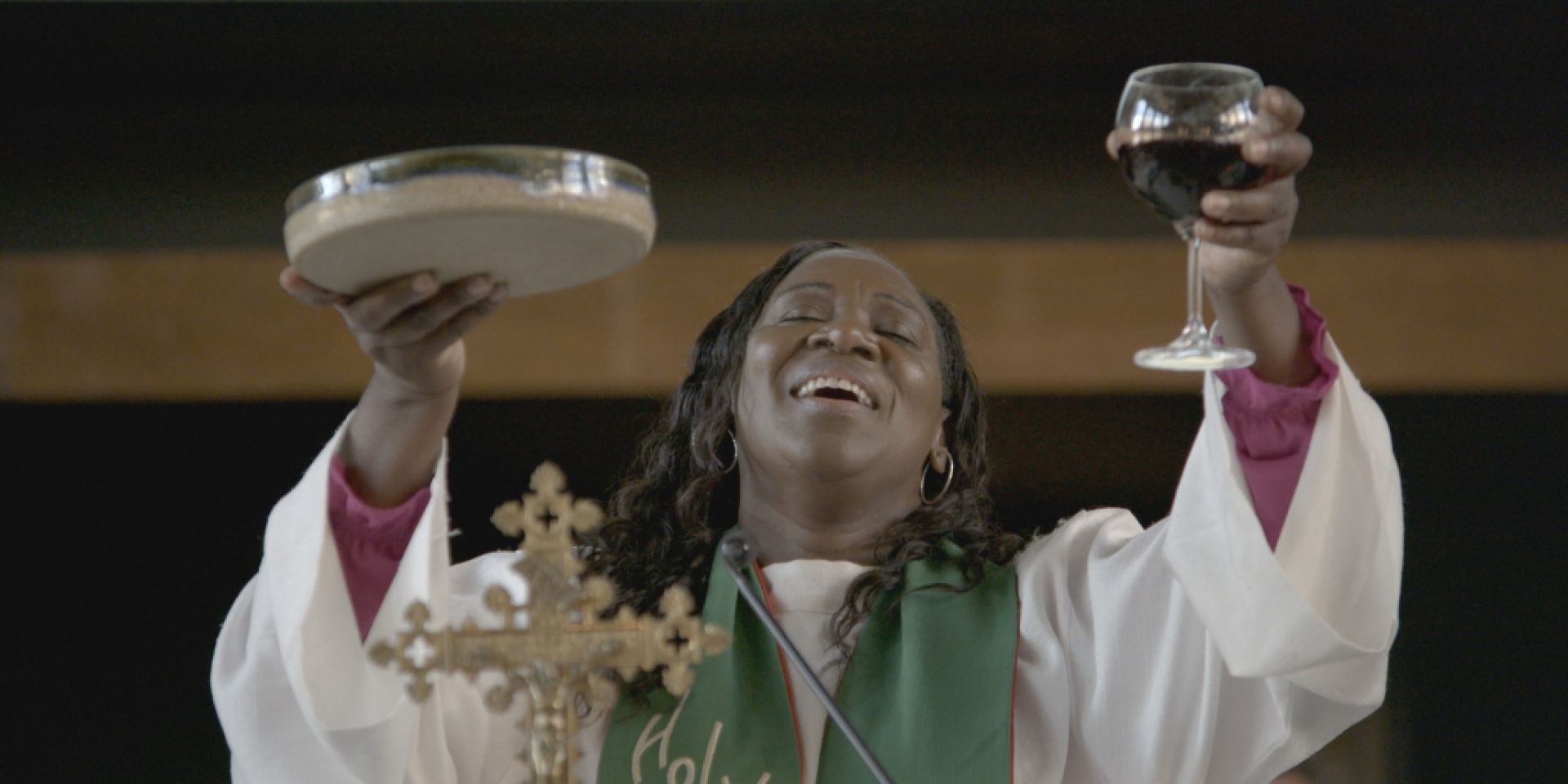 Couverture du film Femmes prêtres, vocations interdites